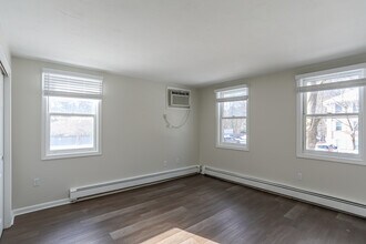 Canton Estates at Bailey in Canton, MA - Foto de edificio - Interior Photo