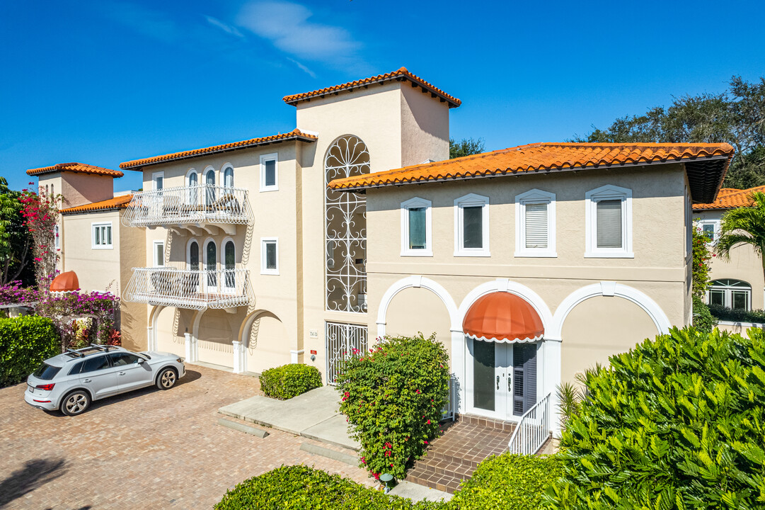 Shadowmoss in Naples, FL - Building Photo