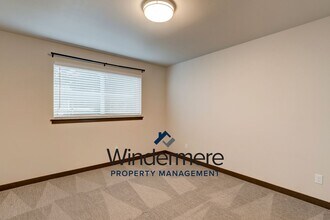 1651 SW Mulberry Pl in Oak Harbor, WA - Building Photo - Building Photo