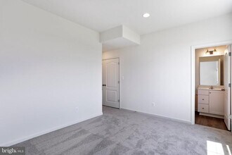 241 Clifton Mnr in Falling Waters, WV - Building Photo - Building Photo