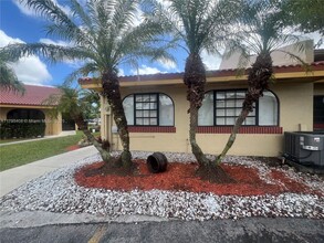 11720 SW 103rd Ln in Miami, FL - Building Photo - Building Photo