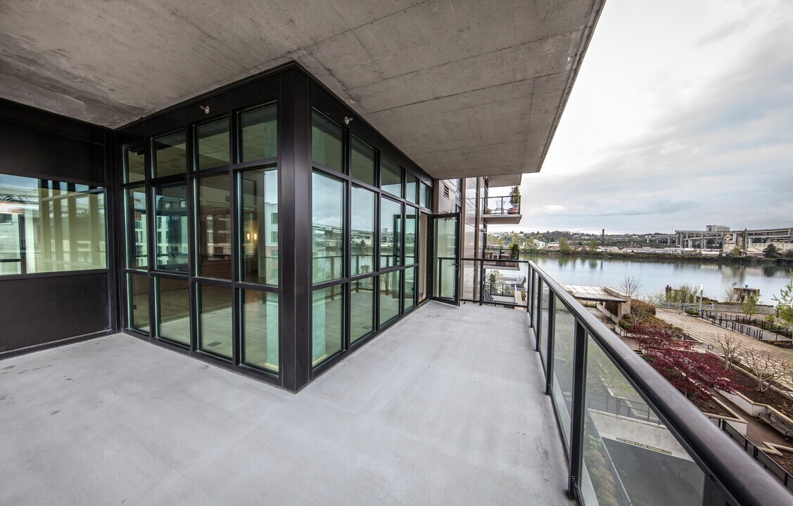 1830 NW Riverscape St in Portland, OR - Building Photo