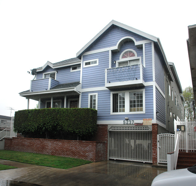 5237 Satsuma Ave in North Hollywood, CA - Foto de edificio - Building Photo