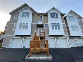 90 Corbin Hill Rd in Highlands, NY - Building Photo