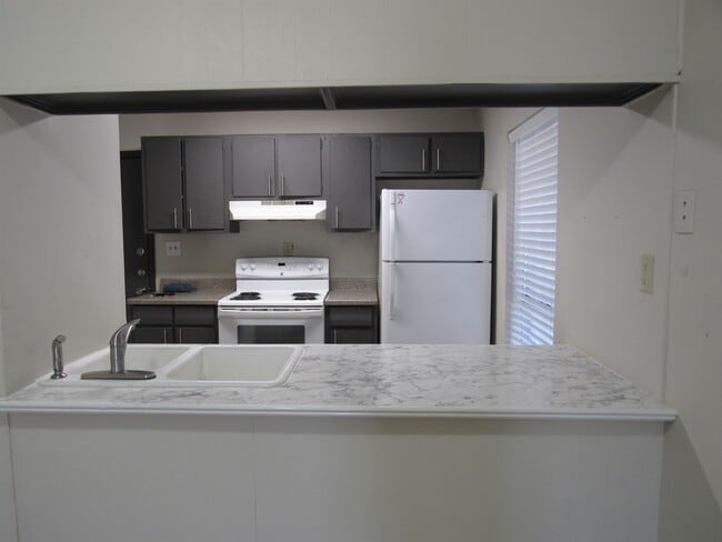 2401 E Frost St in Laredo, TX - Building Photo - Building Photo