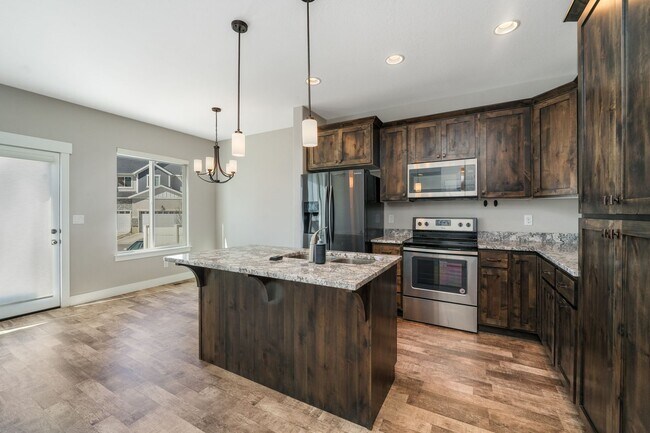 241 W Silver Springs Dr in Vineyard, UT - Building Photo - Building Photo