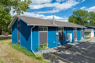 421 6th St in Beiseker, AB - Building Photo - Building Photo