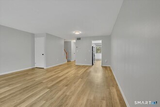 10 Briar Ct in Cromwell, CT - Building Photo - Building Photo