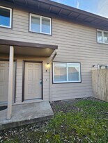 1867 N Keene Way Dr in Medford, OR - Building Photo