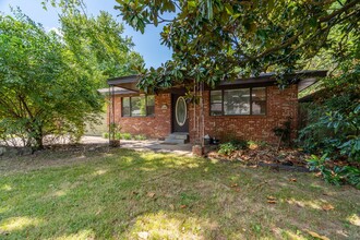 2328 W Berry St in Fayetteville, AR - Building Photo - Building Photo