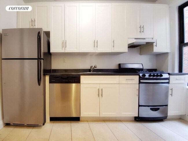 114 W 16th St in New York, NY - Building Photo - Building Photo