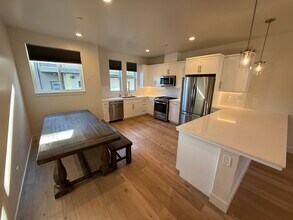 2375 Victoria Ave in San Luis Obispo, CA - Building Photo - Building Photo