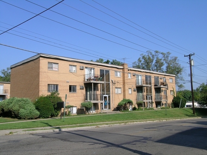 Diamond Apartments in Cincinnati, OH - Building Photo