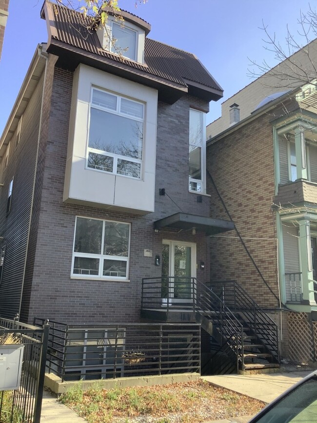 property at 2543 N Southport Ave
