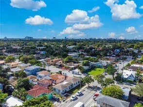 1050 SW 9th St in Miami, FL - Building Photo - Building Photo