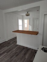 282 W Hancock St in Manchester, NH - Building Photo