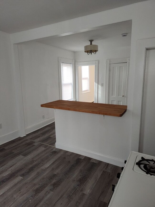 property at 282 W Hancock St