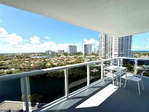 20505 E Country Club Dr in Aventura, FL - Foto de edificio - Building Photo