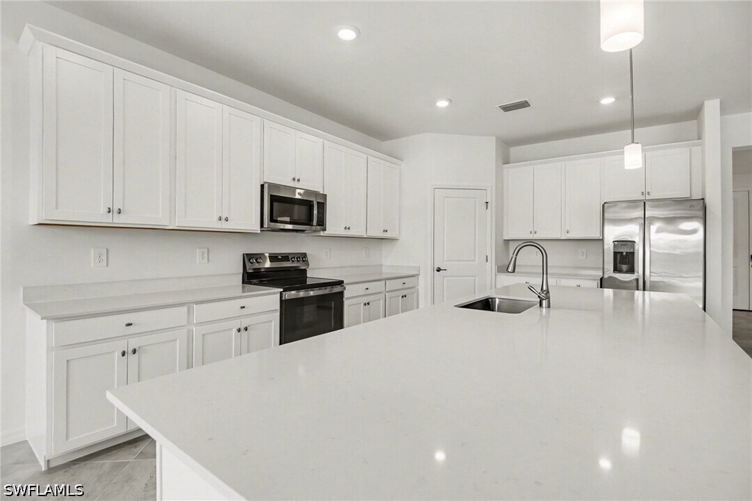 18850 River Burst Ct in North Fort Myers, FL - Building Photo