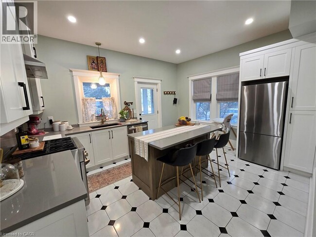 444 Maple Ave in Hamilton, ON - Building Photo - Building Photo