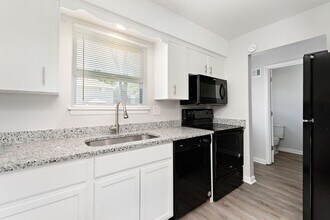 217 E Washington St in Belton, MO - Building Photo - Building Photo