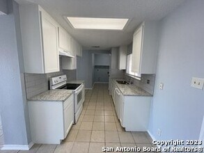 5938 Hidden Glade in San Antonio, TX - Building Photo - Building Photo
