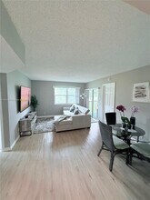 1566 SE Royal Green Cir in Port St. Lucie, FL - Building Photo - Building Photo