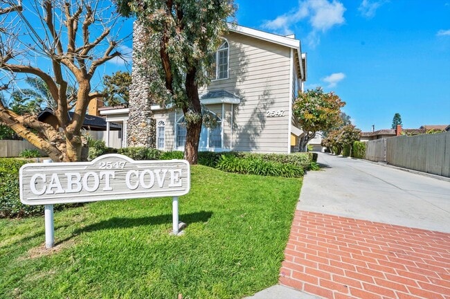 2547 Orange Ave in Costa Mesa, CA - Building Photo - Building Photo