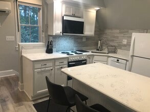 1004 Breedon Ct, Unit Carriage Apartment in Wilmington, NC - Foto de edificio - Building Photo