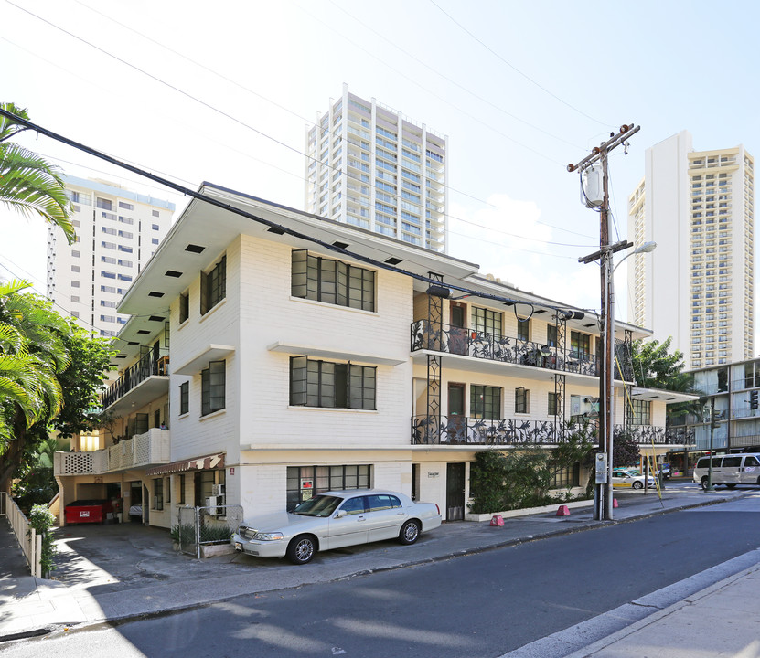 Kaiulani Court in Honolulu, HI - Building Photo