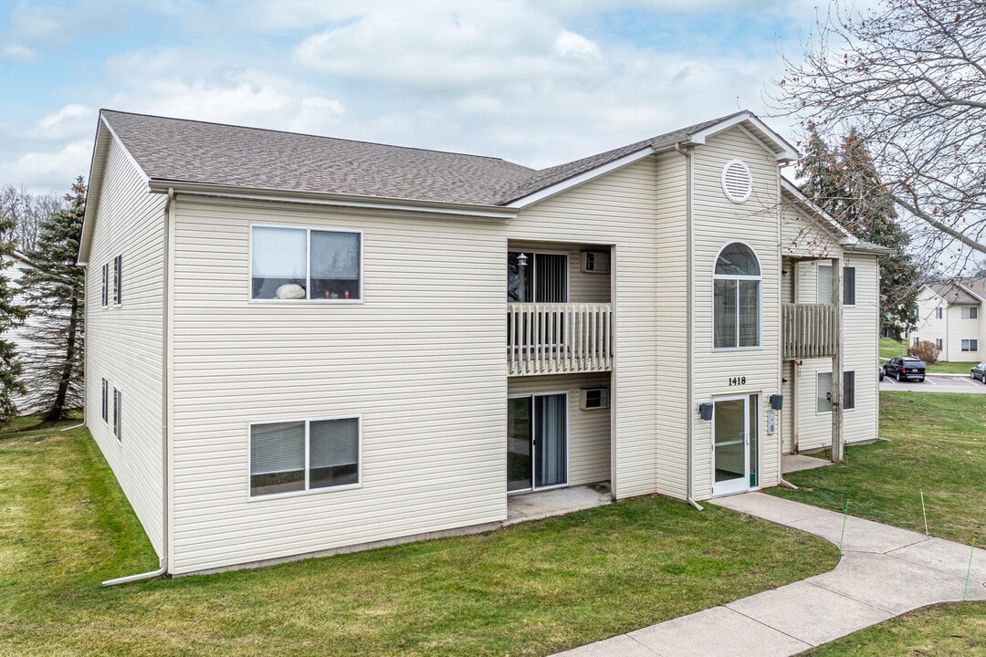 Maplewood Square Apartments in Greenville, MI - Foto de edificio