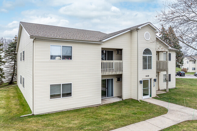 Maplewood Square Apartments in Greenville, MI - Building Photo - Building Photo