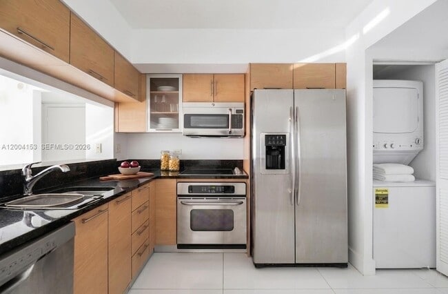 31 SE 5th St, Unit 3210 in Miami, FL - Building Photo - Building Photo