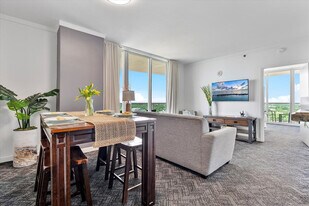 2889 McFarlane Rd in Miami, FL - Building Photo