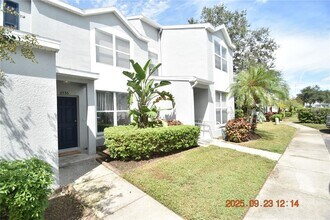 6536 Osprey Lake Cir in Riverview, FL - Building Photo - Building Photo