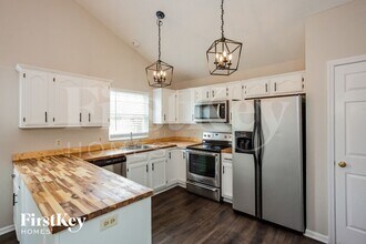 9466 Fairview Pkwy in Noblesville, IN - Foto de edificio - Building Photo