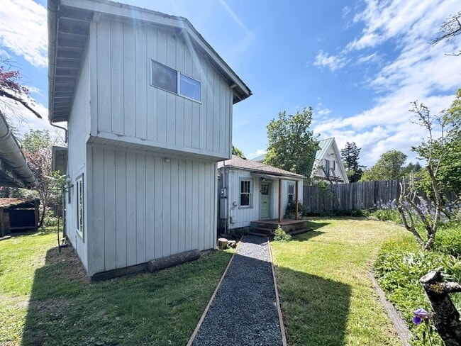 310 1/2 E 31st Ave in Eugene, OR - Building Photo - Building Photo