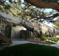 Building Photo - Willows at Tamarac Apartamentos in Denver, Colorado