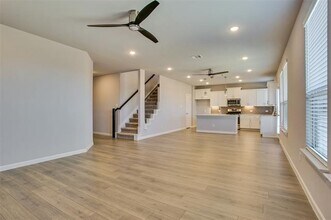 5450 Ridgeway Dr in Haltom City, TX - Foto de edificio - Building Photo