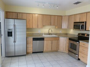 700 Fernwood Ln in Las Vegas, NV - Foto de edificio - Building Photo