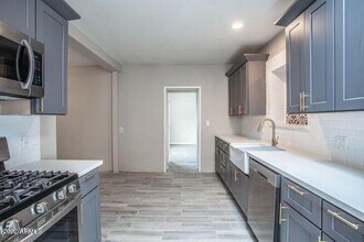 2521 N 28th Pl in Phoenix, AZ - Foto de edificio - Building Photo