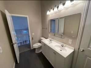 10168 E Peakview Ave in Englewood, CO - Building Photo - Building Photo