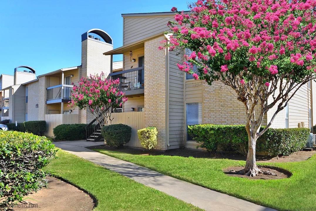 Carriage Glen Apartments in Rosenberg, TX - Foto de edificio