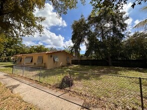 13195 NE 10th Ave in North Miami, FL - Building Photo - Building Photo