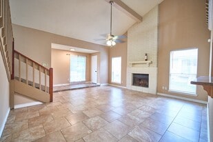 10126 Northview Dr in Houston, TX - Building Photo