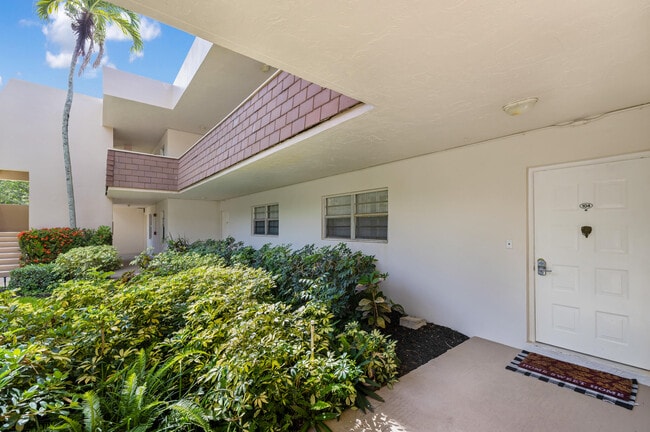 property at 3621 Oaks Clubhouse Dr