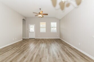 15153 Meadow Glen S in Cut And Shoot, TX - Building Photo - Building Photo