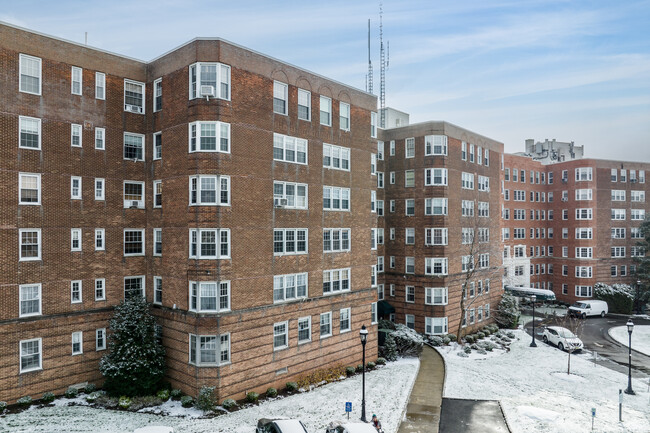 Rockcliffe Apartments in Verona, NJ - Building Photo - Building Photo