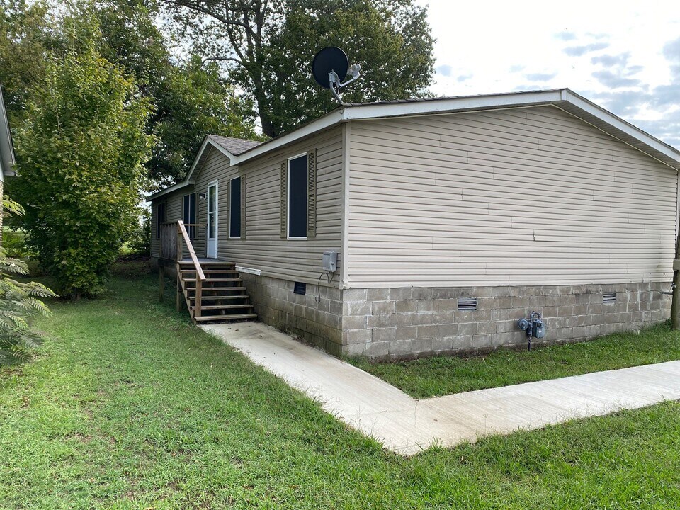 1302 N 9th Ave in Humboldt, TN - Building Photo