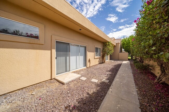 22 Oak Tree Dr in Rancho Mirage, CA - Building Photo - Building Photo